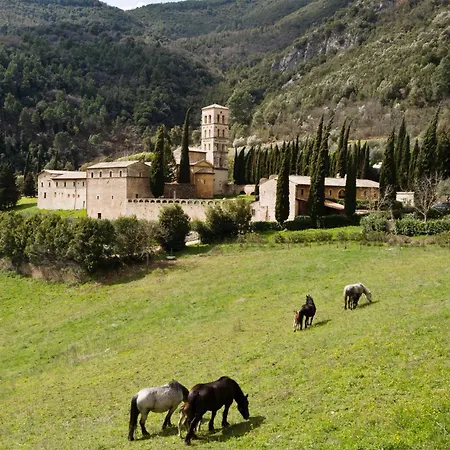 Abbazia San Pietro In Valle Ферентилло
