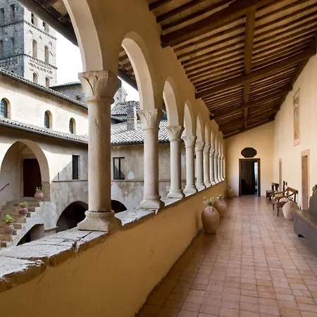 Abbazia San Pietro In Valle Εξοχικό σπίτι *